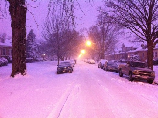 Snow falls in Chicago